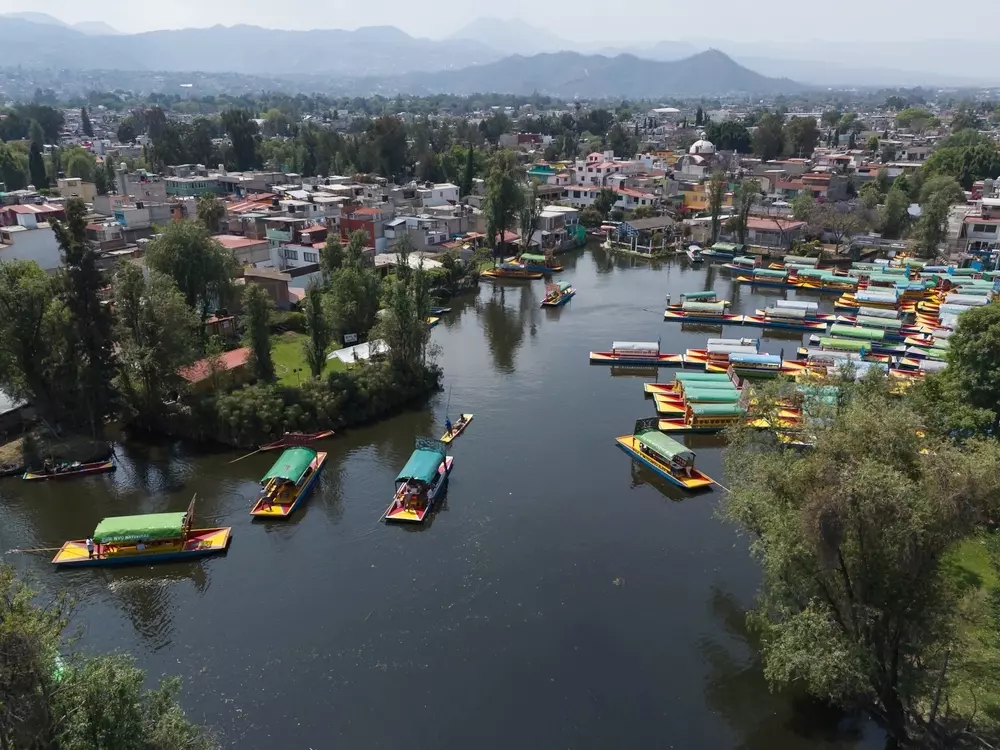 jardins flutuantes no lago Xochimilco