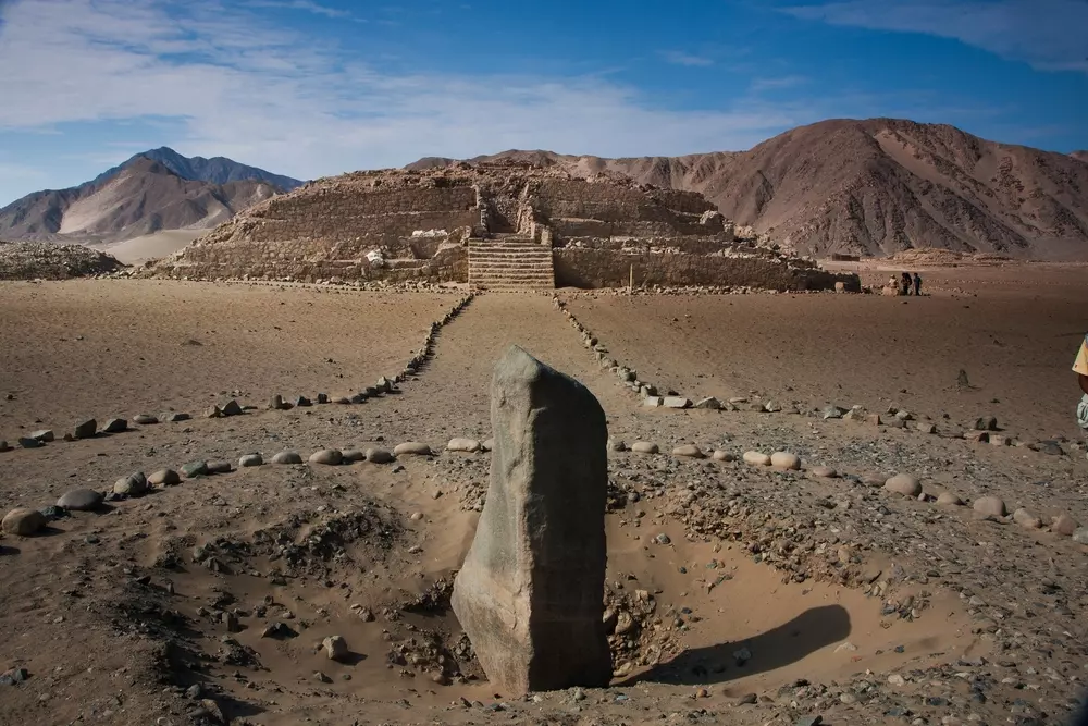 Ruínas de Caral, uma antiga sociedade peruana, sem evidências de fortificações defensivas